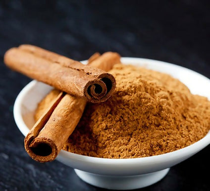 Cinnamon powder. قرفة مطحونة